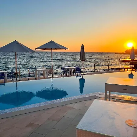 Luxury Two-floor In With Garden And Pool * Petrcane