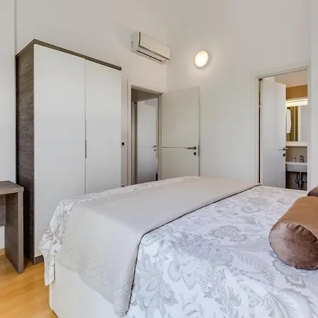 Luxury Two-floor In With Garden And Pool Petrcane