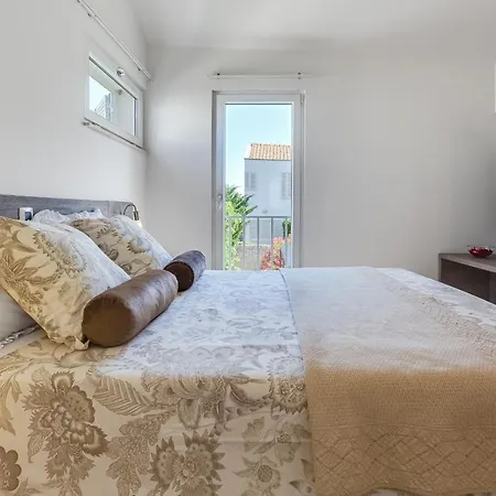 Apartment Luxury Two-floor In With Garden And Pool