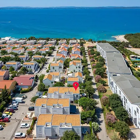 Luxury Two-floor In With Garden And Pool Petrcane