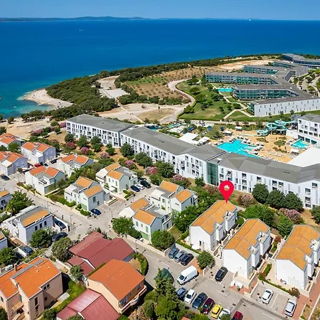 Luxury Two-floor In With Garden And Pool Petrcane