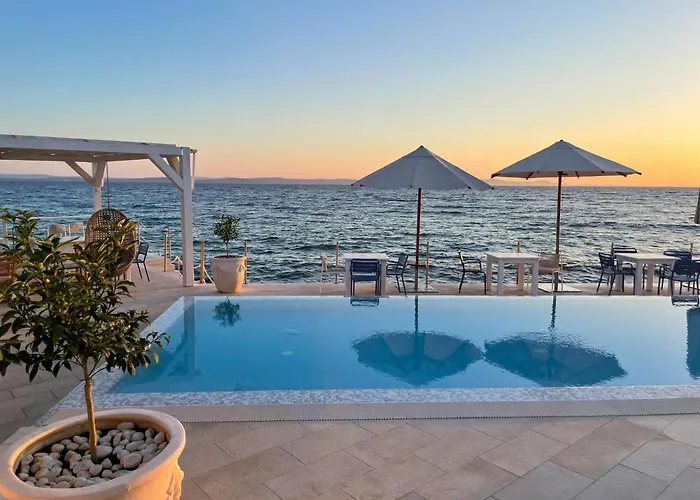 Luxury Two-floor In With Garden And Pool