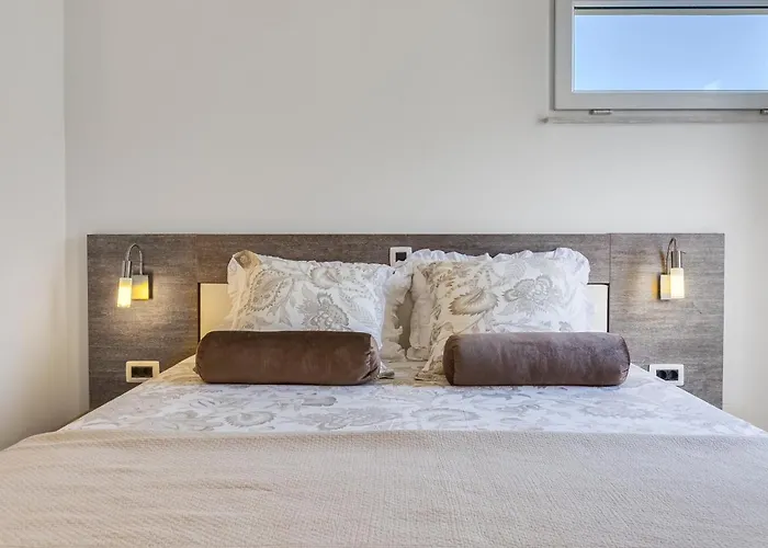 דירה Luxury Two-floor In With Garden And Pool *