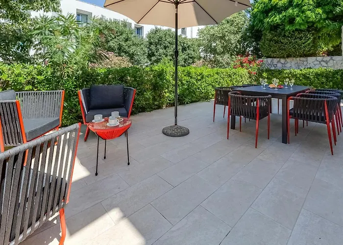 Luxury Two-floor In With Garden And Pool