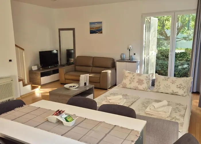 Luxury Two-floor In With Garden And Pool