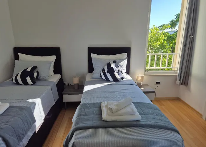 Luxury Two-floor In With Garden And Pool 公寓 *