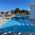 Luxury Two-floor In With Garden And Pool Appartamento