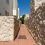 Luxury Two-floor In With Garden And Pool Appartamento *