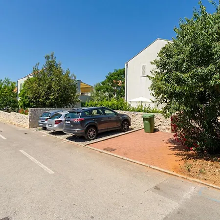 Luxury Two-floor In With Garden And Pool Apartmán Petrcane