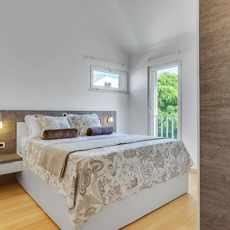 Luxury Two-floor In With Garden And Pool Apartmán Petrcane