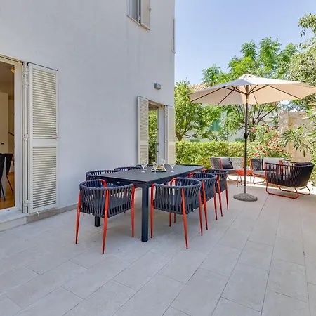 Luxury Two-floor In With Garden And Pool Petrcane