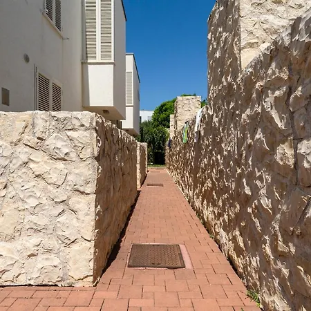 Luxury Two-floor In With Garden And Pool Διαμέρισμα *