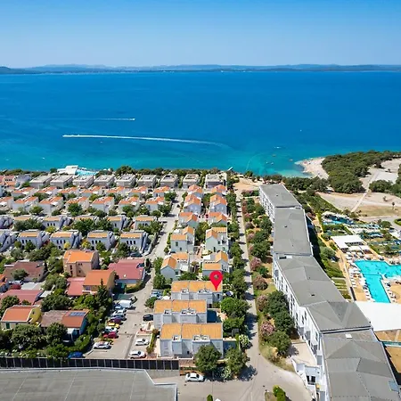 Luxury Two-floor In With Garden And Pool Apartmán