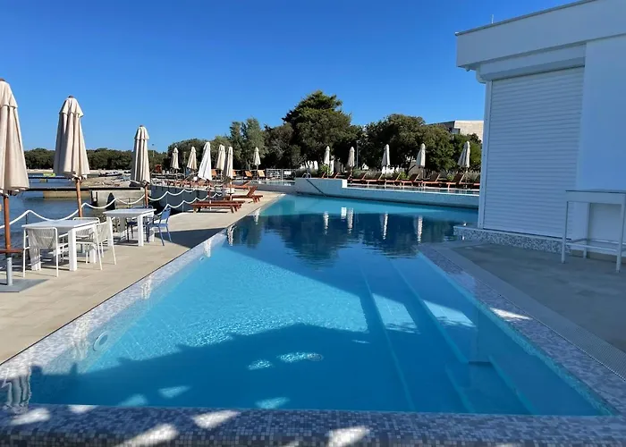 Luxury Two-floor In With Garden And Pool Διαμέρισμα