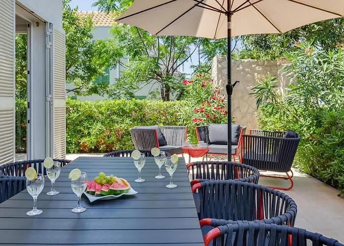Διαμέρισμα Luxury Two-floor In With Garden And Pool Petrcane