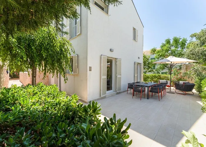 Luxury Two-floor In With Garden And Pool Petrcane