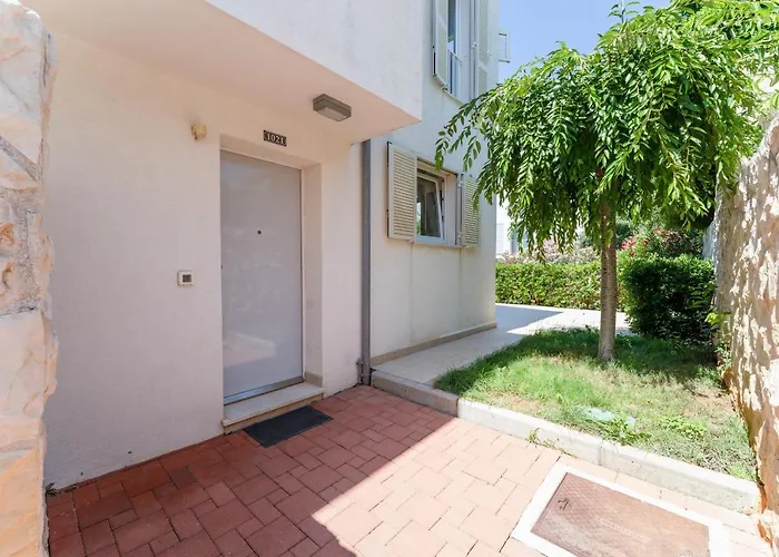 Luxury Two-floor In With Garden And Pool Petrcane