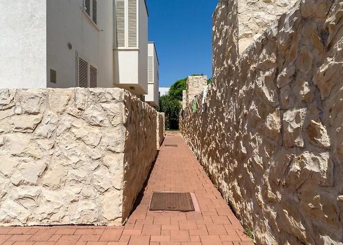 Luxury Two-floor In With Garden And Pool Apartamento *