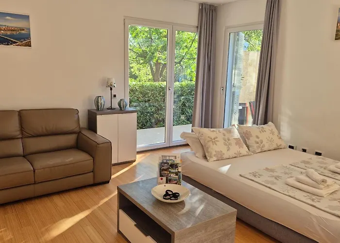 Διαμέρισμα Luxury Two-floor In With Garden And Pool *