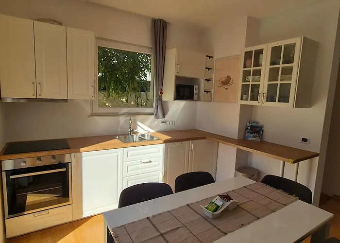 Διαμέρισμα Luxury Two-floor In With Garden And Pool Petrcane